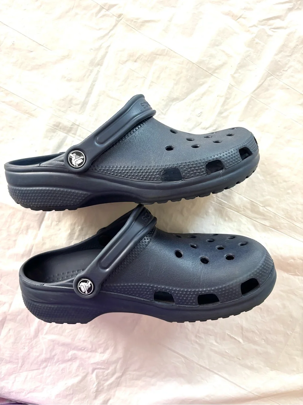 CROCS Navy Blue Classic Slip-On Clogs Sandals SZ 8 Women SZ 6 Men Worn 2X